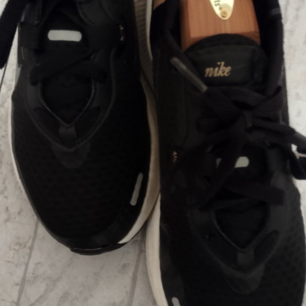 Nike women's cushioned running sneakers Black 7.5